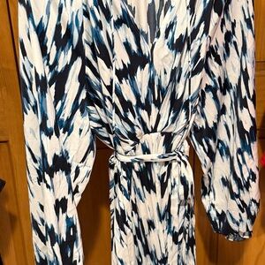 Long Sleeve Abstract Print Tie-Waist Dress in White and Blue